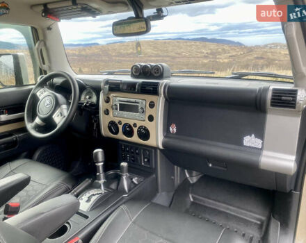 Бежевый Тойота ФЖ Крузер, объемом двигателя 3.96 л и пробегом 132 тыс. км за 28000 $, фото 16 на Automoto.ua