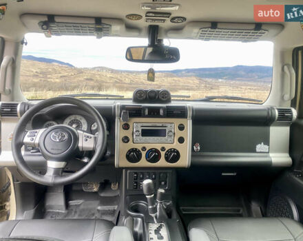 Бежевый Тойота ФЖ Крузер, объемом двигателя 3.96 л и пробегом 132 тыс. км за 28000 $, фото 12 на Automoto.ua