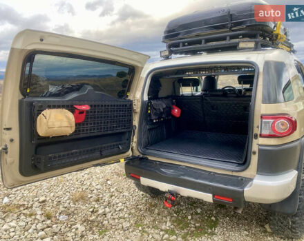 Бежевый Тойота ФЖ Крузер, объемом двигателя 3.96 л и пробегом 132 тыс. км за 28000 $, фото 23 на Automoto.ua