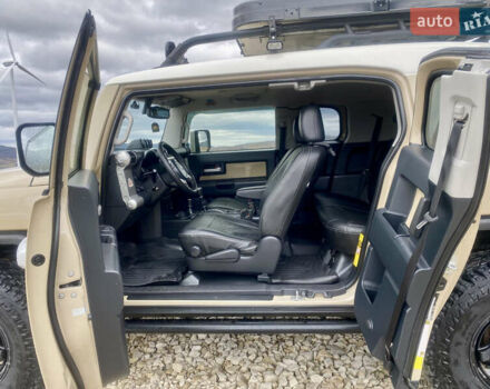 Бежевый Тойота ФЖ Крузер, объемом двигателя 3.96 л и пробегом 132 тыс. км за 28000 $, фото 8 на Automoto.ua