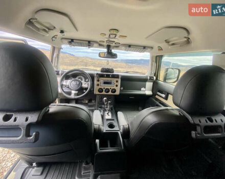 Бежевый Тойота ФЖ Крузер, объемом двигателя 3.96 л и пробегом 132 тыс. км за 28000 $, фото 13 на Automoto.ua