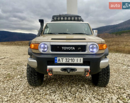 Бежевый Тойота ФЖ Крузер, объемом двигателя 3.96 л и пробегом 132 тыс. км за 28000 $, фото 7 на Automoto.ua