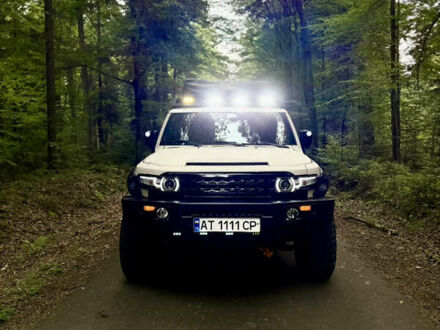 Бежевый Тойота ФЖ Крузер, объемом двигателя 4 л и пробегом 265 тыс. км за 20000 $, фото 1 на Automoto.ua