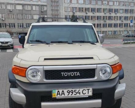 Бежевий Тойота ФЖ Крузер, об'ємом двигуна 4 л та пробігом 156 тис. км за 22000 $, фото 1 на Automoto.ua