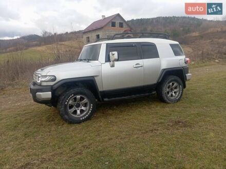 Бежевый Тойота ФЖ Крузер, объемом двигателя 4 л и пробегом 230 тыс. км за 19800 $, фото 1 на Automoto.ua