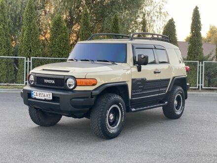 Бежевий Тойота ФЖ Крузер, об'ємом двигуна 4 л та пробігом 219 тис. км за 27000 $, фото 1 на Automoto.ua