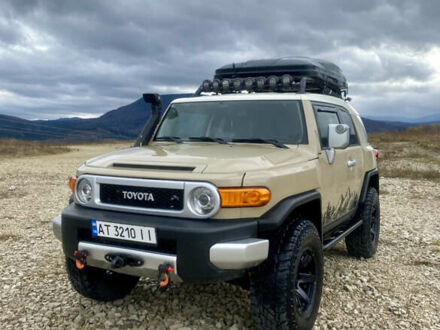 Бежевый Тойота ФЖ Крузер, объемом двигателя 3.96 л и пробегом 132 тыс. км за 28000 $, фото 1 на Automoto.ua