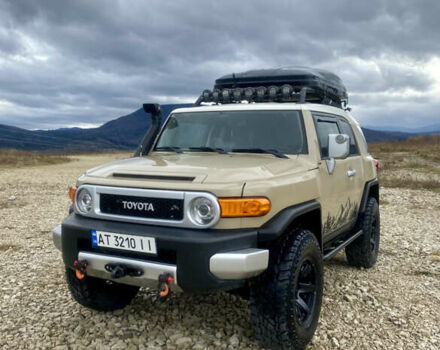 Бежевый Тойота ФЖ Крузер, объемом двигателя 3.96 л и пробегом 132 тыс. км за 28000 $, фото 1 на Automoto.ua