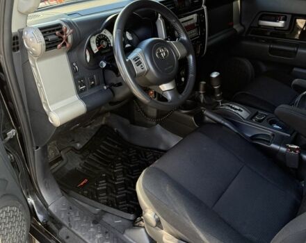 Черный Тойота ФЖ Крузер, объемом двигателя 4 л и пробегом 240 тыс. км за 19800 $, фото 9 на Automoto.ua