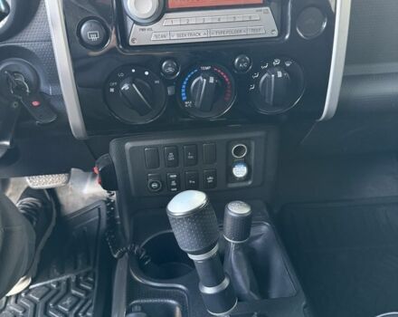 Черный Тойота ФЖ Крузер, объемом двигателя 4 л и пробегом 240 тыс. км за 19800 $, фото 11 на Automoto.ua