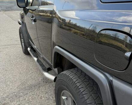 Черный Тойота ФЖ Крузер, объемом двигателя 4 л и пробегом 240 тыс. км за 19800 $, фото 7 на Automoto.ua