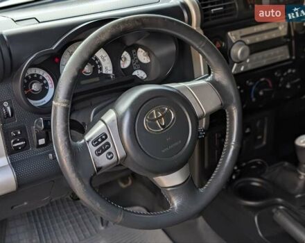 Черный Тойота ФЖ Крузер, объемом двигателя 4 л и пробегом 214 тыс. км за 21999 $, фото 45 на Automoto.ua