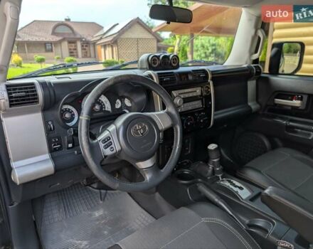 Черный Тойота ФЖ Крузер, объемом двигателя 4 л и пробегом 214 тыс. км за 21999 $, фото 58 на Automoto.ua