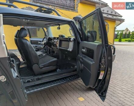 Черный Тойота ФЖ Крузер, объемом двигателя 4 л и пробегом 214 тыс. км за 21999 $, фото 64 на Automoto.ua