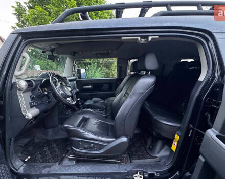 Черный Тойота ФЖ Крузер, объемом двигателя 4 л и пробегом 99 тыс. км за 22000 $, фото 24 на Automoto.ua