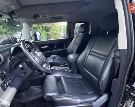 Черный Тойота ФЖ Крузер, объемом двигателя 4 л и пробегом 99 тыс. км за 22000 $, фото 7 на Automoto.ua