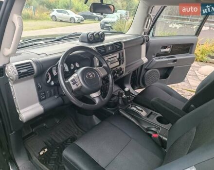 Чорний Тойота ФЖ Крузер, об'ємом двигуна 4 л та пробігом 105 тис. км за 19000 $, фото 10 на Automoto.ua