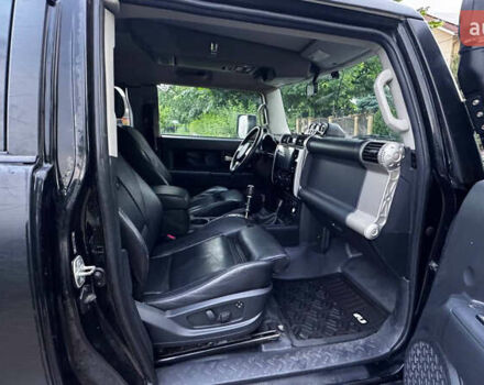 Черный Тойота ФЖ Крузер, объемом двигателя 4 л и пробегом 99 тыс. км за 22000 $, фото 23 на Automoto.ua