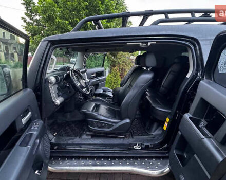 Черный Тойота ФЖ Крузер, объемом двигателя 4 л и пробегом 99 тыс. км за 22000 $, фото 20 на Automoto.ua