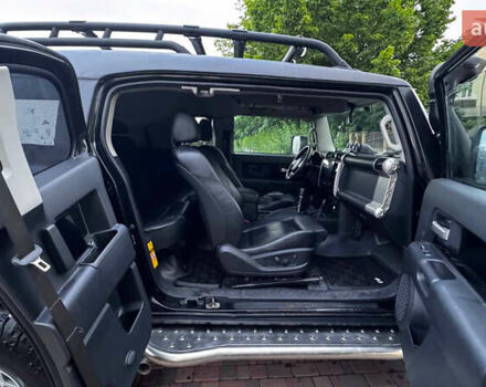 Черный Тойота ФЖ Крузер, объемом двигателя 4 л и пробегом 99 тыс. км за 22000 $, фото 21 на Automoto.ua