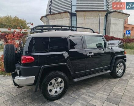 Чорний Тойота ФЖ Крузер, об'ємом двигуна 4 л та пробігом 105 тис. км за 19000 $, фото 2 на Automoto.ua