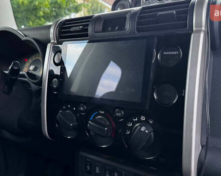 Черный Тойота ФЖ Крузер, объемом двигателя 4 л и пробегом 99 тыс. км за 22000 $, фото 28 на Automoto.ua