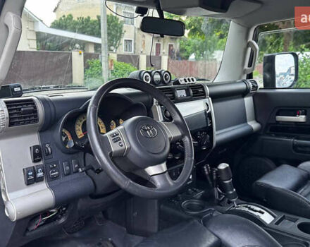 Черный Тойота ФЖ Крузер, объемом двигателя 4 л и пробегом 99 тыс. км за 22000 $, фото 8 на Automoto.ua