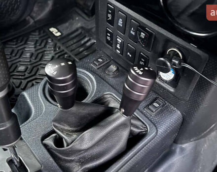 Черный Тойота ФЖ Крузер, объемом двигателя 4 л и пробегом 99 тыс. км за 22000 $, фото 26 на Automoto.ua