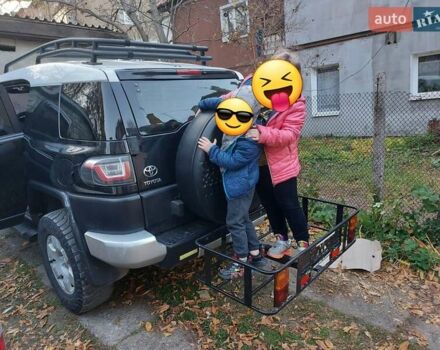 Черный Тойота ФЖ Крузер, объемом двигателя 4 л и пробегом 350 тыс. км за 20000 $, фото 3 на Automoto.ua