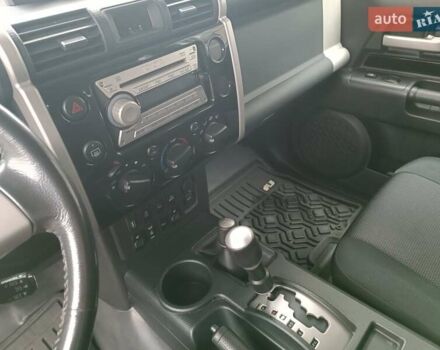 Чорний Тойота ФЖ Крузер, об'ємом двигуна 4 л та пробігом 105 тис. км за 19000 $, фото 18 на Automoto.ua
