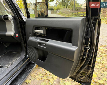Чорний Тойота ФЖ Крузер, об'ємом двигуна 4 л та пробігом 277 тис. км за 20400 $, фото 19 на Automoto.ua