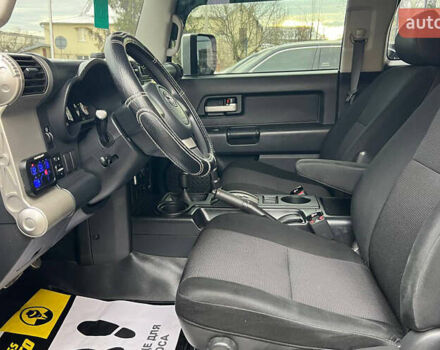 Черный Тойота ФЖ Крузер, объемом двигателя 3.96 л и пробегом 210 тыс. км за 23000 $, фото 8 на Automoto.ua