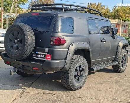 Черный Тойота ФЖ Крузер, объемом двигателя 4 л и пробегом 152 тыс. км за 18990 $, фото 6 на Automoto.ua