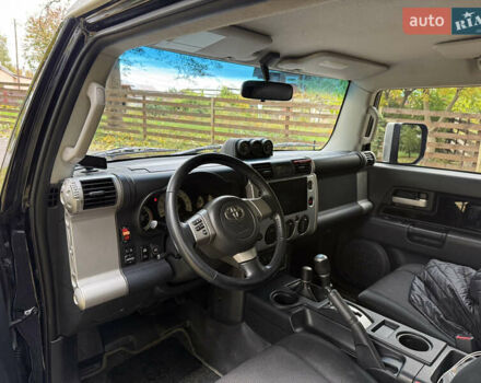 Чорний Тойота ФЖ Крузер, об'ємом двигуна 4 л та пробігом 277 тис. км за 20400 $, фото 14 на Automoto.ua