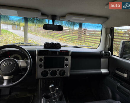 Чорний Тойота ФЖ Крузер, об'ємом двигуна 4 л та пробігом 277 тис. км за 20400 $, фото 17 на Automoto.ua