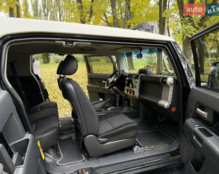 Чорний Тойота ФЖ Крузер, об'ємом двигуна 4 л та пробігом 277 тис. км за 20400 $, фото 21 на Automoto.ua