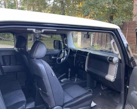 Черный Тойота ФЖ Крузер, объемом двигателя 4 л и пробегом 160 тыс. км за 19181 $, фото 2 на Automoto.ua