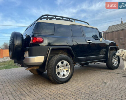 Чорний Тойота ФЖ Крузер, об'ємом двигуна 4 л та пробігом 321 тис. км за 21500 $, фото 5 на Automoto.ua