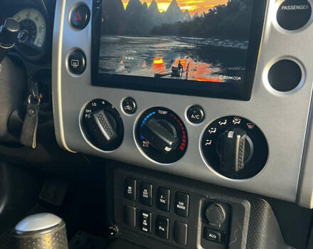 Чорний Тойота ФЖ Крузер, об'ємом двигуна 4 л та пробігом 321 тис. км за 21500 $, фото 19 на Automoto.ua