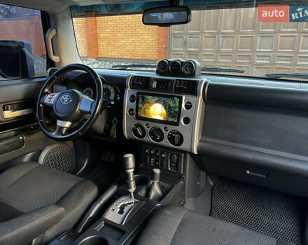Чорний Тойота ФЖ Крузер, об'ємом двигуна 4 л та пробігом 321 тис. км за 21500 $, фото 18 на Automoto.ua