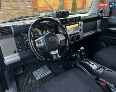 Чорний Тойота ФЖ Крузер, об'ємом двигуна 4 л та пробігом 321 тис. км за 21500 $, фото 26 на Automoto.ua