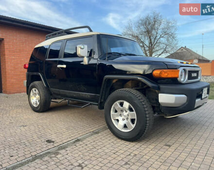 Чорний Тойота ФЖ Крузер, об'ємом двигуна 4 л та пробігом 321 тис. км за 21500 $, фото 1 на Automoto.ua