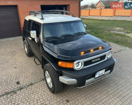 Чорний Тойота ФЖ Крузер, об'ємом двигуна 4 л та пробігом 321 тис. км за 21500 $, фото 4 на Automoto.ua