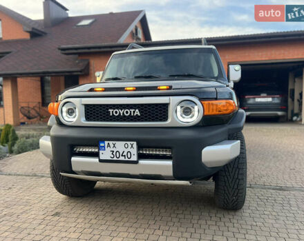 Чорний Тойота ФЖ Крузер, об'ємом двигуна 4 л та пробігом 321 тис. км за 21500 $, фото 3 на Automoto.ua