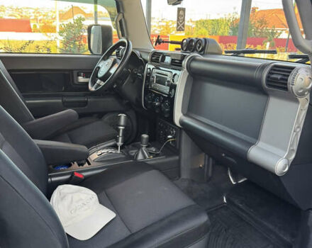 Чорний Тойота ФЖ Крузер, об'ємом двигуна 3.9 л та пробігом 186 тис. км за 32500 $, фото 15 на Automoto.ua