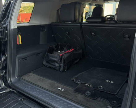 Чорний Тойота ФЖ Крузер, об'ємом двигуна 3.9 л та пробігом 186 тис. км за 32500 $, фото 6 на Automoto.ua