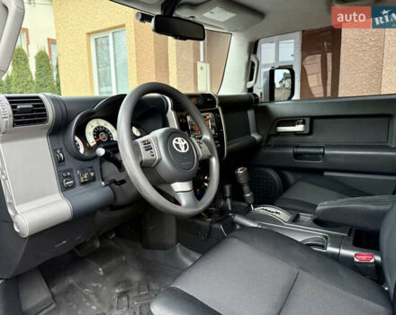 Черный Тойота ФЖ Крузер, объемом двигателя 4 л и пробегом 199 тыс. км за 30239 $, фото 21 на Automoto.ua