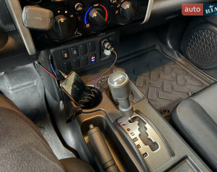 Черный Тойота ФЖ Крузер, объемом двигателя 4 л и пробегом 199 тыс. км за 30239 $, фото 32 на Automoto.ua