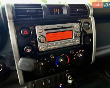 Черный Тойота ФЖ Крузер, объемом двигателя 4 л и пробегом 199 тыс. км за 30239 $, фото 26 на Automoto.ua