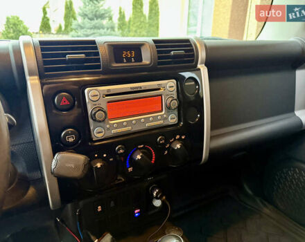 Черный Тойота ФЖ Крузер, объемом двигателя 4 л и пробегом 199 тыс. км за 30239 $, фото 25 на Automoto.ua